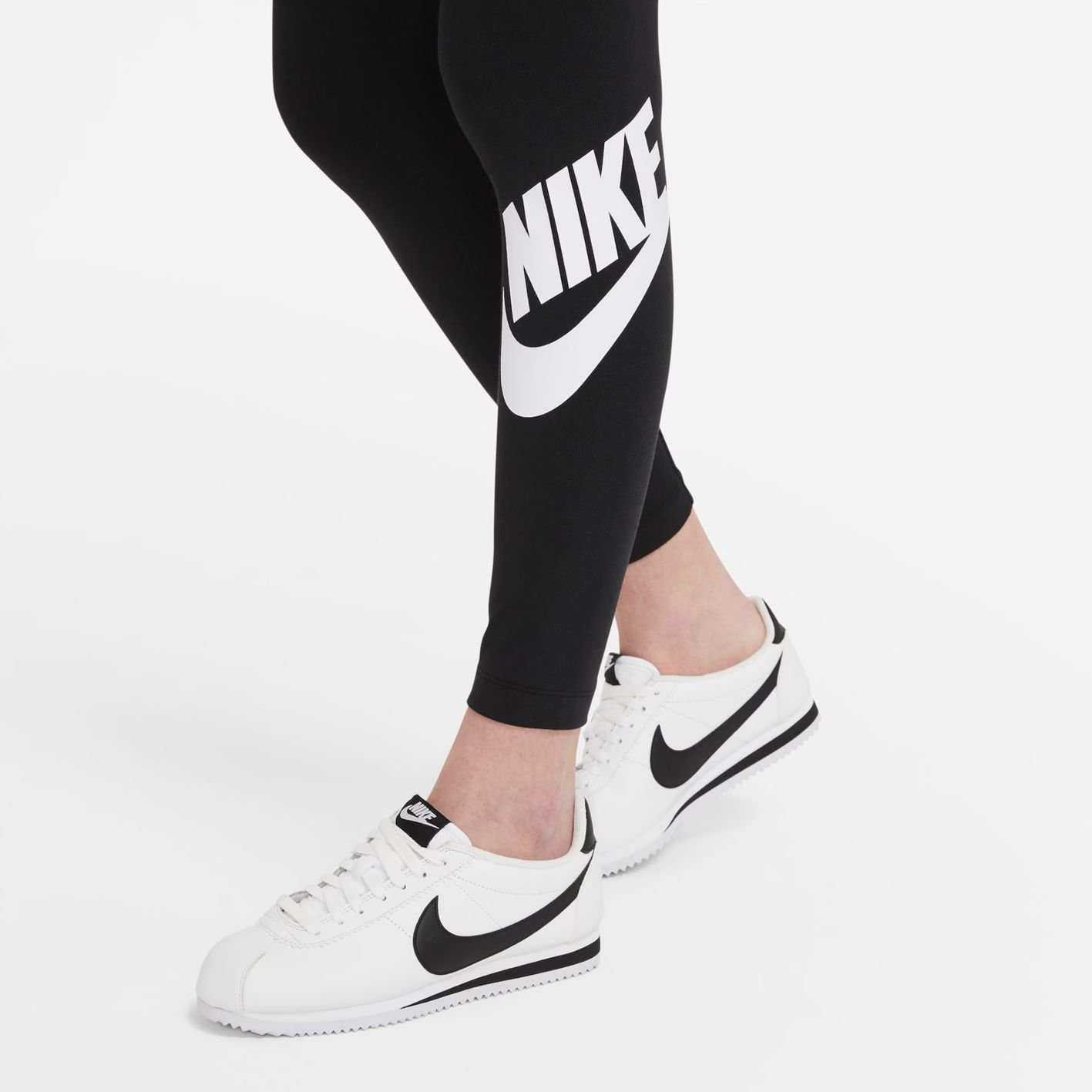 Calça Legging Nike Sportwear Essential Cz8528-010