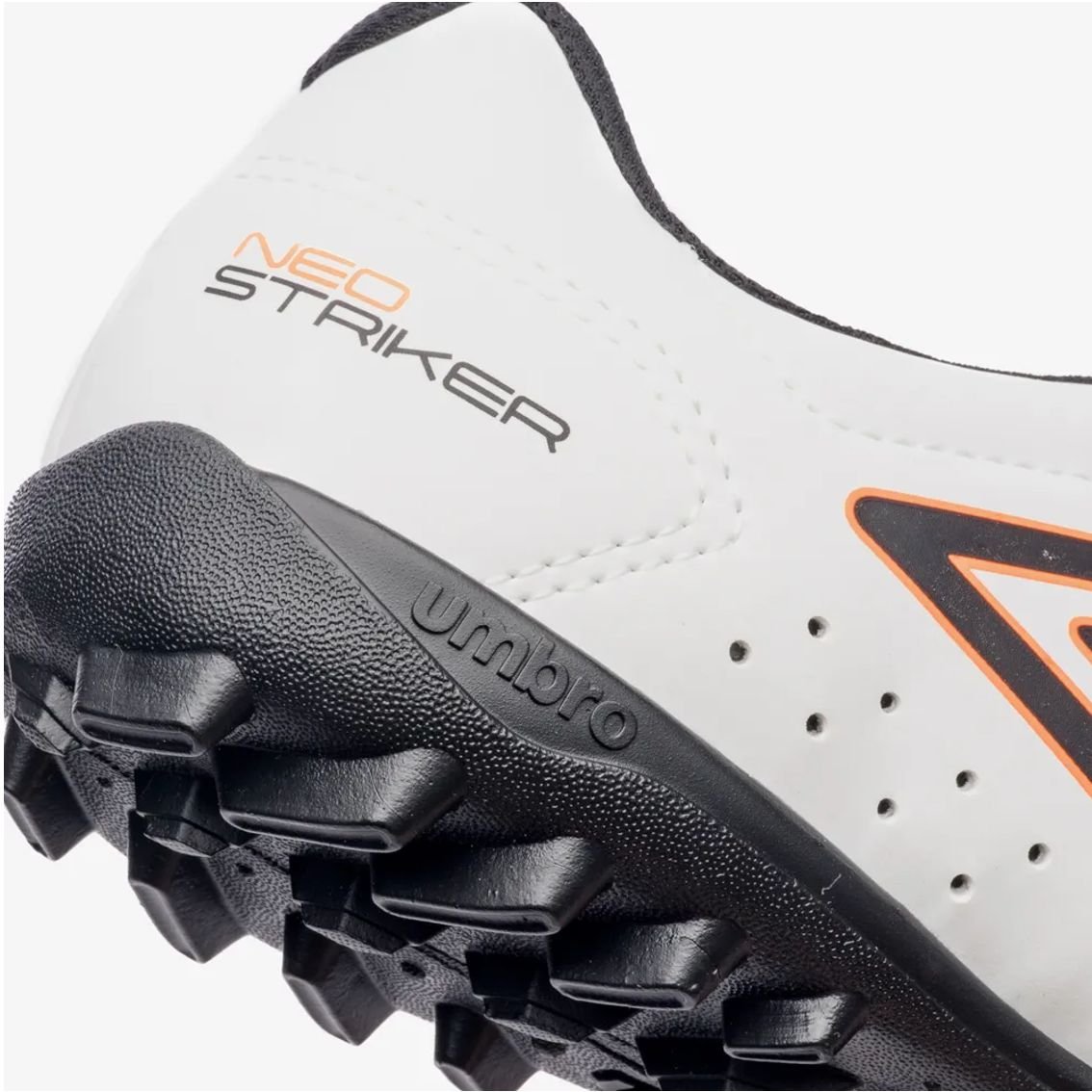 Chuteira Society Umbro Neo Striker U01FB002011