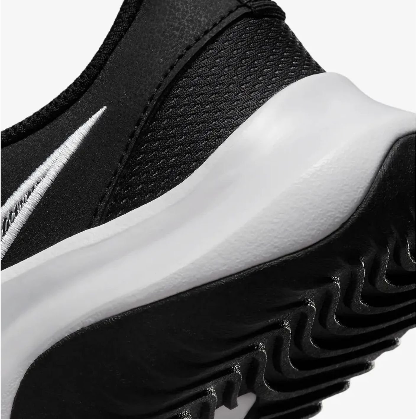 Tenis Nike Legend Essential 3 Dm1120-001
